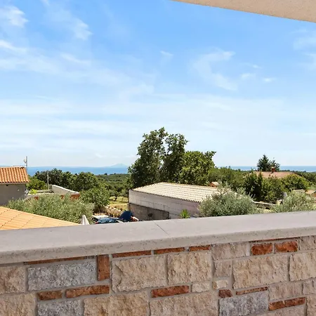 Javor Near Pula Only 1 Km From The With Sea View And Heated Pool Peruški
