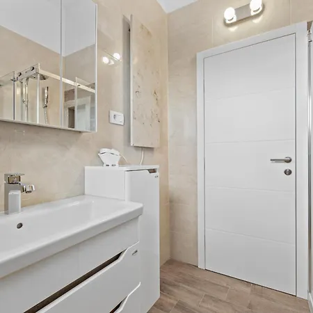 فيلة Javor Near Pula Only 1 Km From The With Sea View And Heated Pool