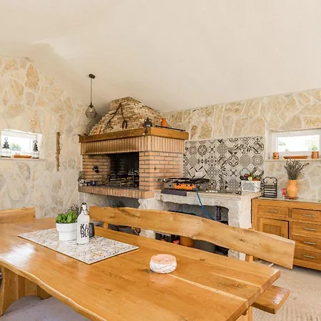 Villa Javor Near Pula Only 1 Km From The With Sea View And Heated Pool Peruški