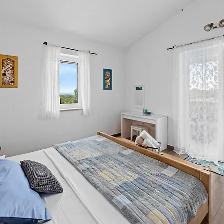 Villa Javor Near Pula Only 1 Km From The With Sea View And Heated Pool Peruški