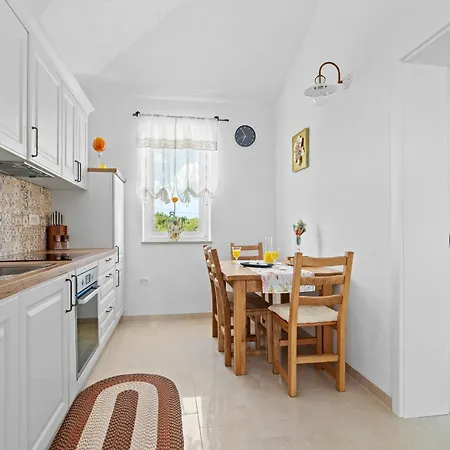 Villa Javor Near Pula Only 1 Km From The With Sea View And Heated Pool *