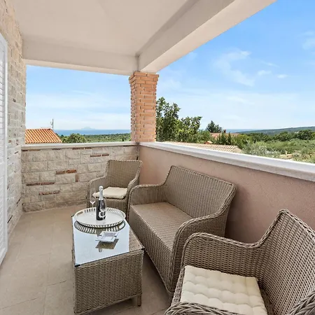 Javor Near Pula Only 1 Km From The With Sea View And Heated Pool *