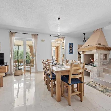 Villa Javor Near Pula Only 1 Km From The With Sea View And Heated Pool