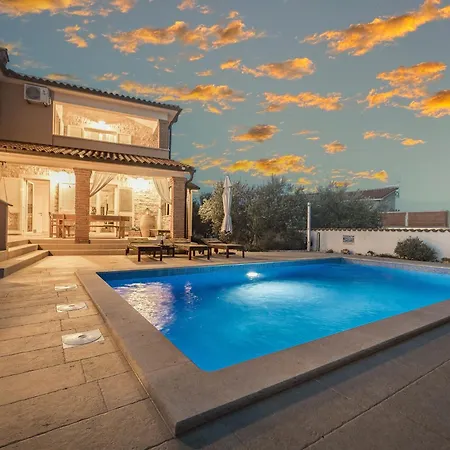 Javor Near Pula Only 1 Km From The With Sea View And Heated Pool