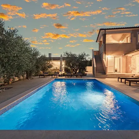 Villa Javor Near Pula Only 1 Km From The With Sea View And Heated Pool
