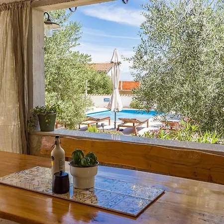Villa Javor Near Pula Only 1 Km From The With Sea View And Heated Pool *