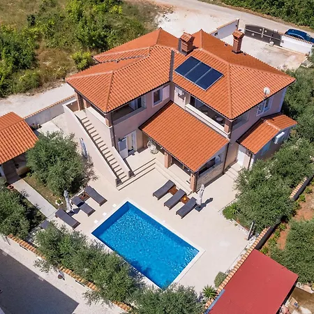 Villa Javor Near Pula Only 1 Km From The With Sea View And Heated Pool *